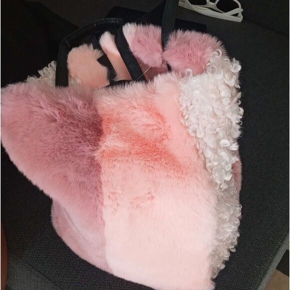 Fluffy soft Purse - Picture 4 of 10